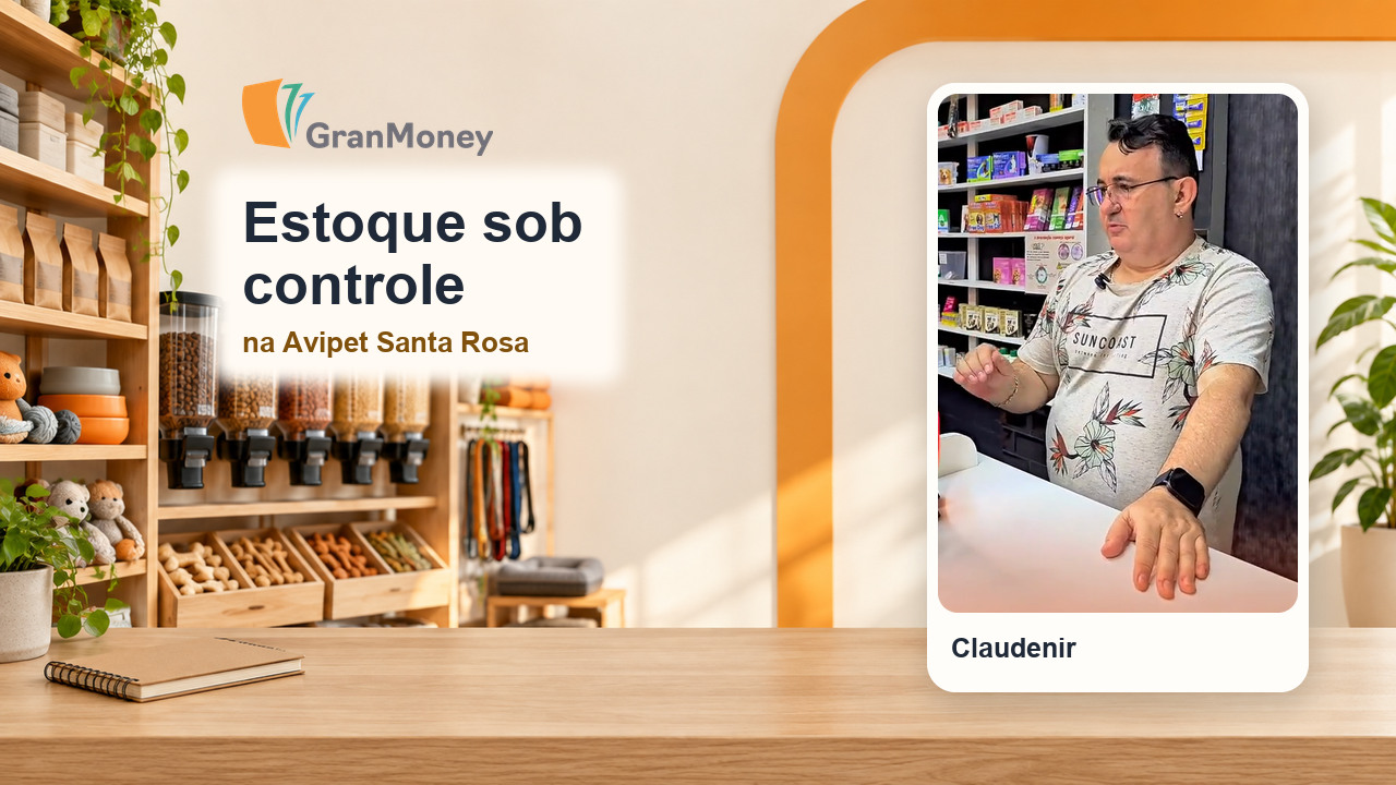 Claudenir, da Avipet Santa Rosa, na loja dele